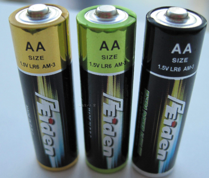 What is model of battery used in the calculator? Introduce the battery